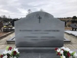T-2 sviesus paminklas gravas
